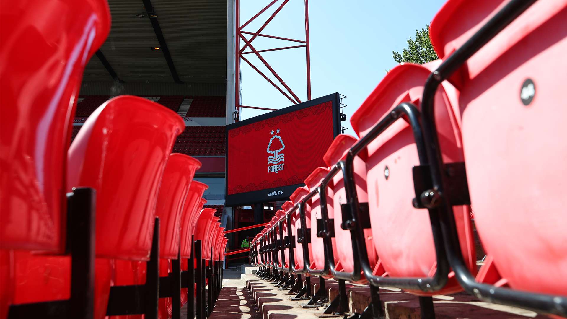 曼联目前更 曼联目前更